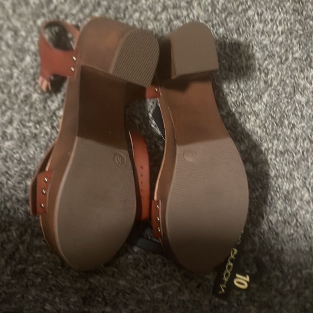 Sandal - Picture 3 of 5